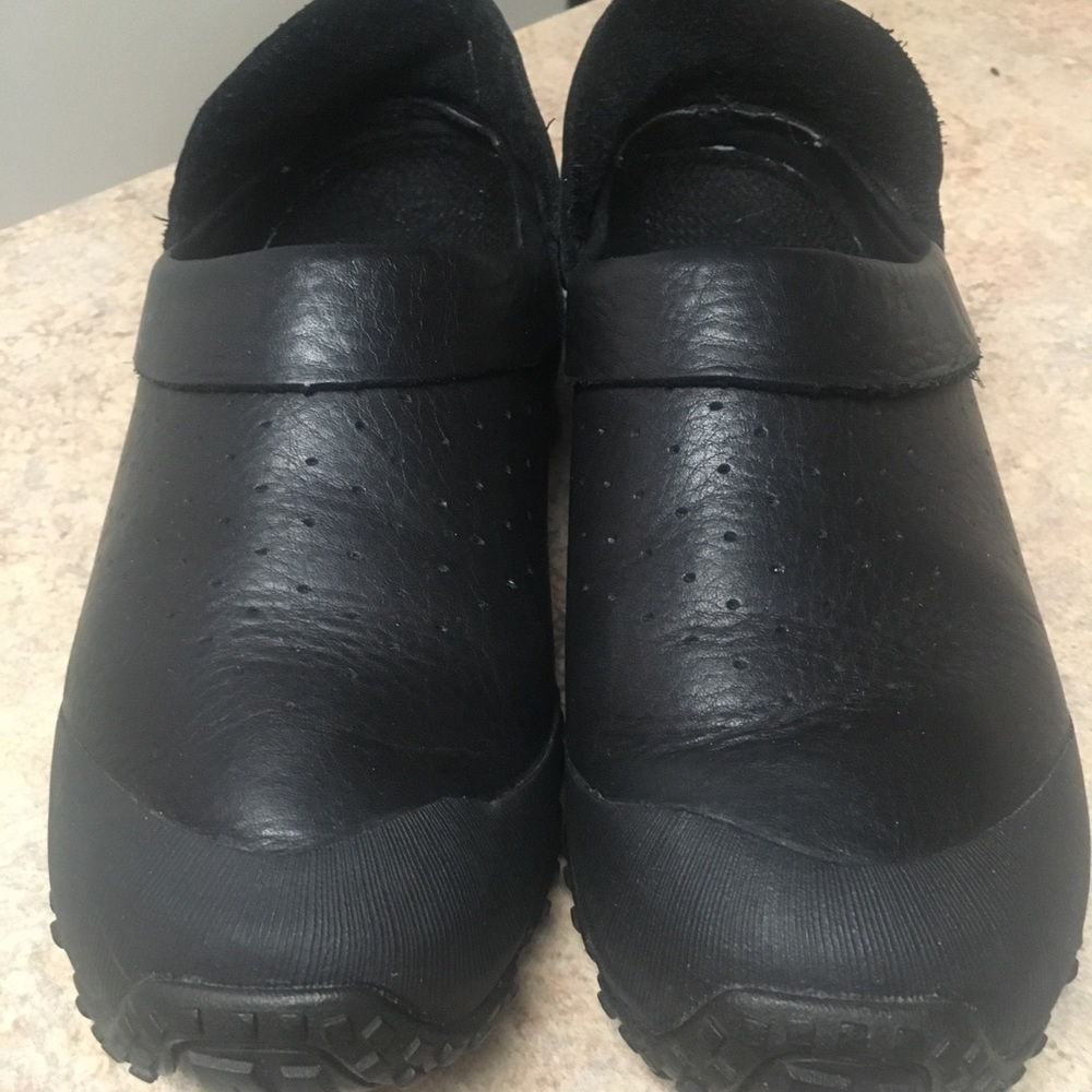 MERRELL LEATHER SHOES SIZE 6.5